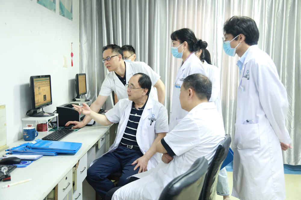 保胆实战培训、查房会诊、保胆座谈、亲诊手术……北京国家级保胆专家刘京山教授来了!(图5) 保胆实战培训、查房会诊、保胆座谈、亲诊手术……北京国家级保胆专家刘京山教授来了!(图5)