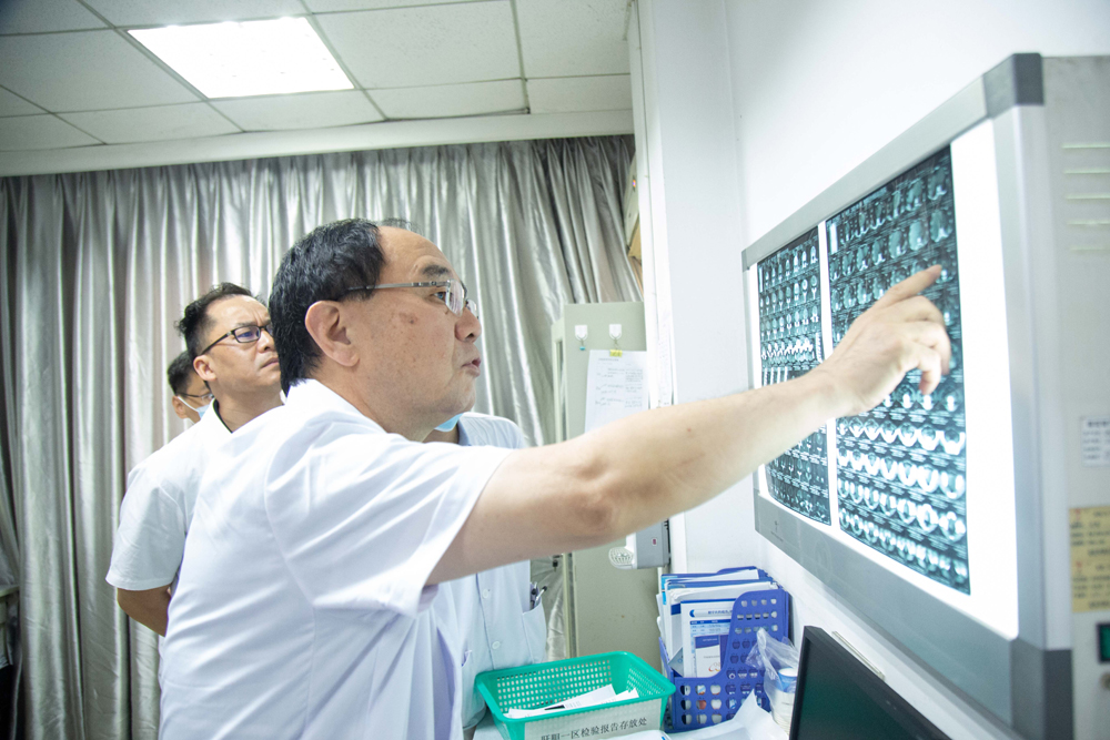 保胆实战培训、查房会诊、保胆座谈、亲诊手术……北京国家级保胆专家刘京山教授来了!(图6) 保胆实战培训、查房会诊、保胆座谈、亲诊手术……北京国家级保胆专家刘京山教授来了!(图6)