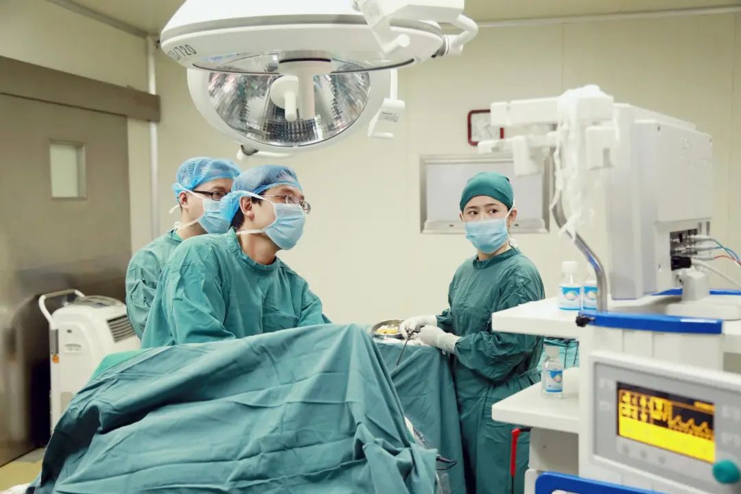 不想切胆，6、70岁的胆结石患者就只能熬？专家说，80岁都不用熬！(图3)