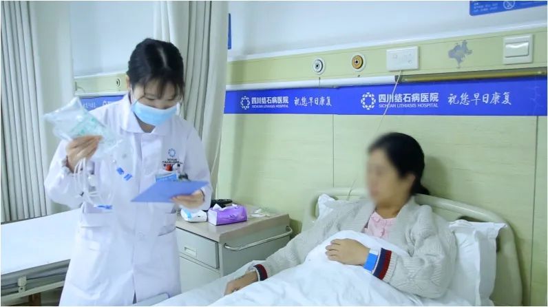 成都胆结石医院：做保胆取石不留疤？来听听她们怎么说！(图3)