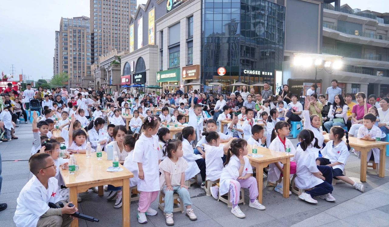 萌娃“结石小医生”之旅 四川结石病医院走进青白江凤凰湖社区！(图2)