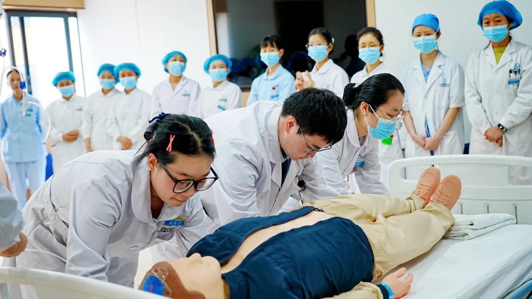 筑牢防线 守护生命：四川结石病医院开展心肺复苏+紧急输血应急演练(图5)