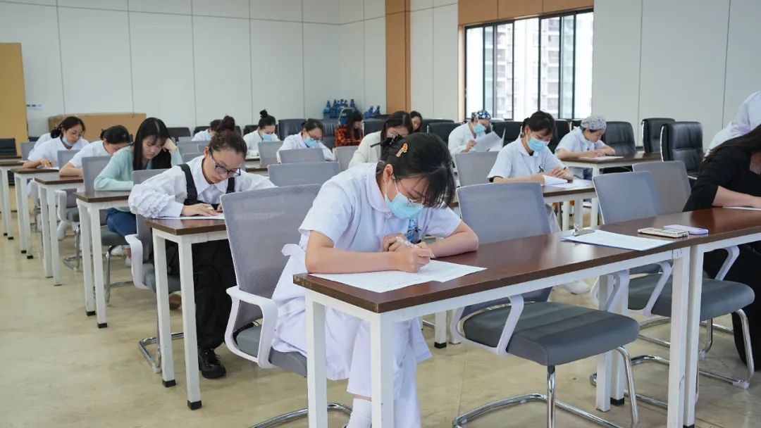 以考促学：四川结石病医院开展护理人员2025上半年“三基三严”理论考试(图3)