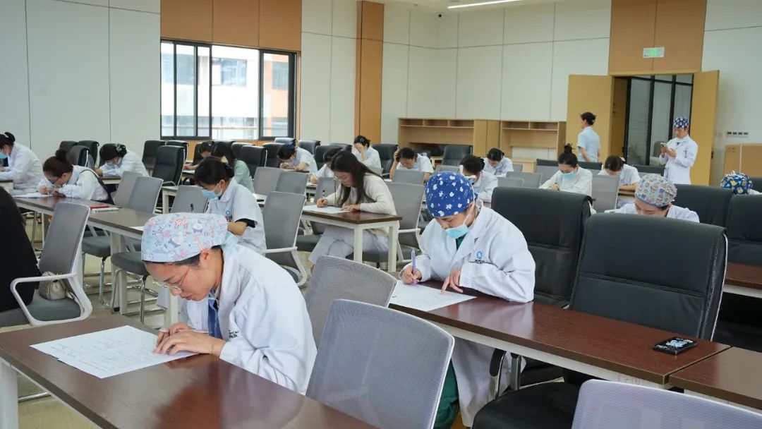 以考促学：四川结石病医院开展护理人员2025上半年“三基三严”理论考试(图4)