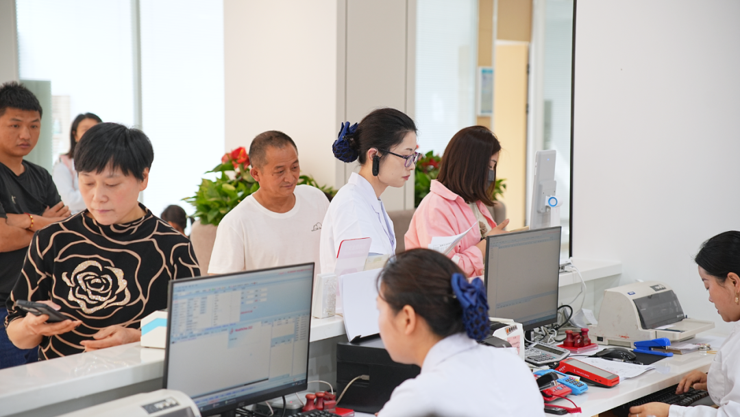 他们的五一，用坚守铸就劳动荣光【四川结石病医院】(图1)