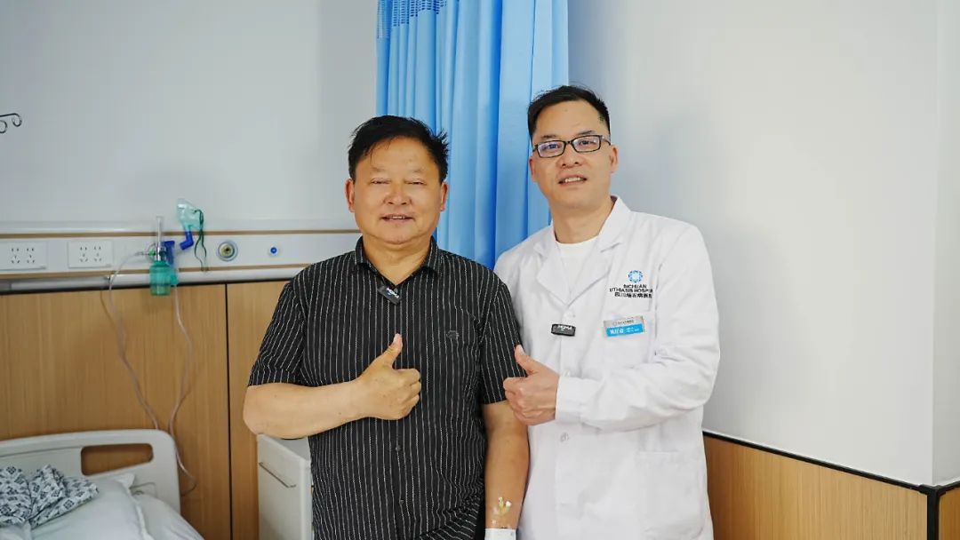 57岁教师面对“结石危机”，猜猜他选保胆还是切胆？【四川结石病专科医院】(图2)