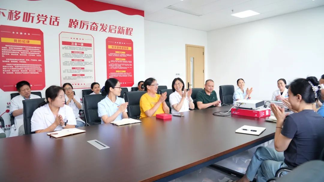 光荣在党50年！成都市街道党工委为四川结石病医院老党员授章(图3)