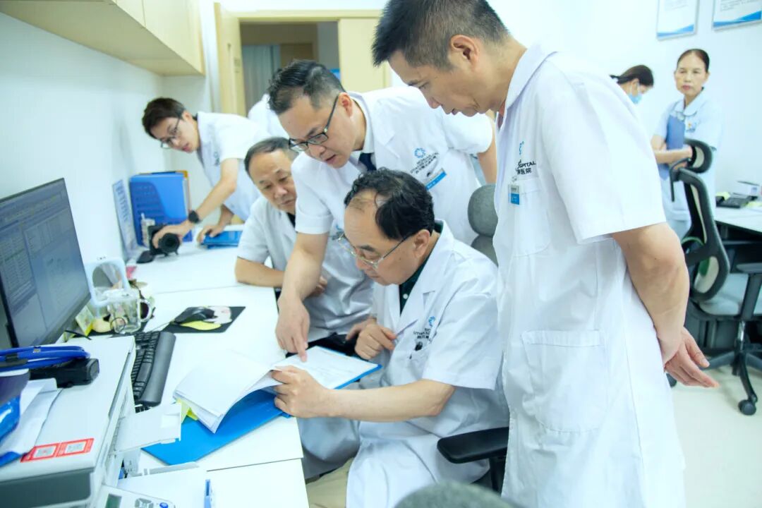 “中国保胆老大”盛赞！四川结石病医院领跑隐痕保胆技术(图1)