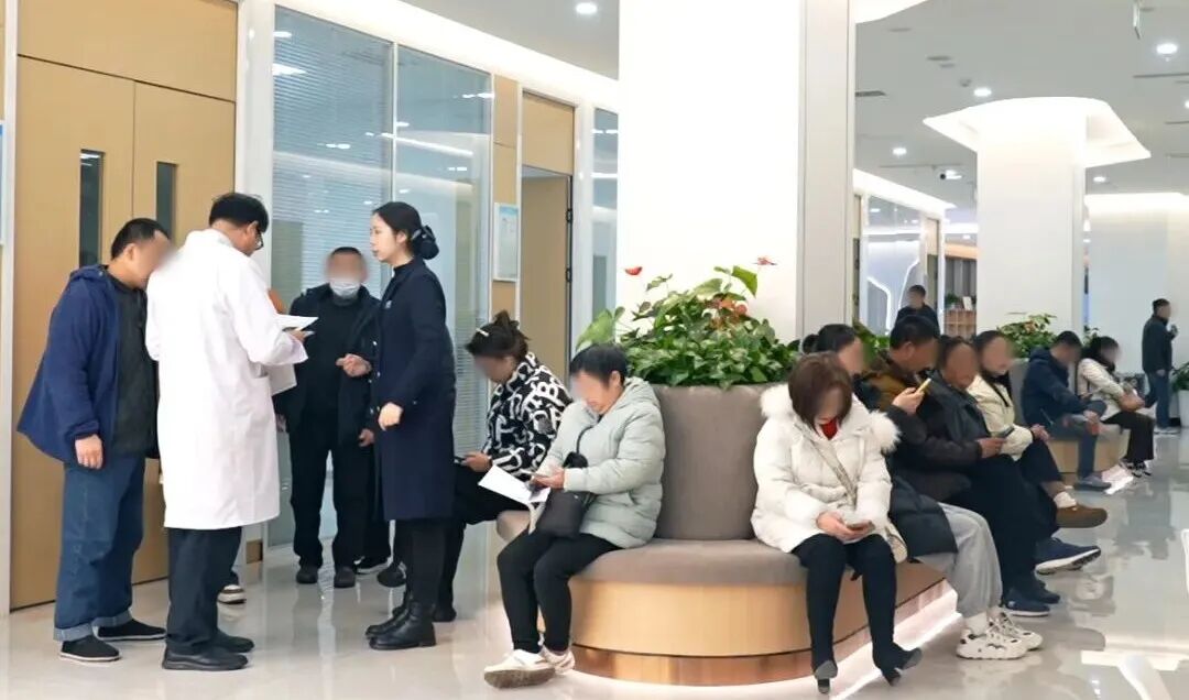 四川结石病医院:节后结石患者“扎堆”,这些“元凶”你得防!(图1) 四川结石病医院:节后结石患者“扎堆”,这些“元凶”你得防!(图1)