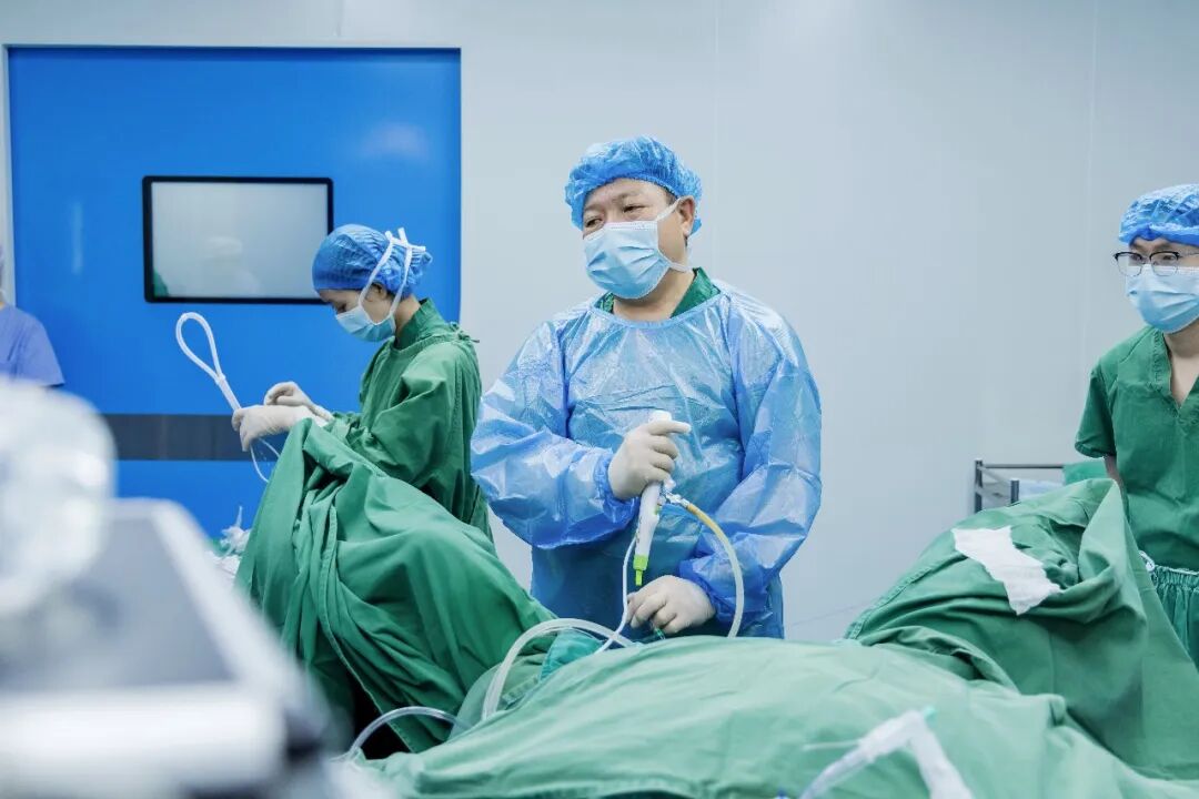 他为何十年两度托付四川结石病医院？锦旗背后藏着答案(图3)