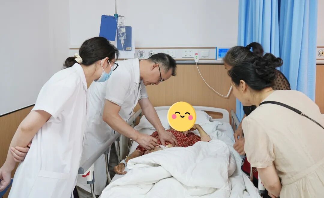 当高龄高危患者遇上胆结石,这场“硬仗”这样打赢【四川结石病医院】(图1) 当高龄高危患者遇上胆结石,这场“硬仗”这样打赢【四川结石病医院】(图1)