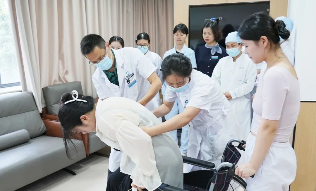 筑牢安全防线:四川结石病医院这场演练为患者安全“加码”(图3) 筑牢安全防线:四川结石病医院这场演练为患者安全“加码”(图3)