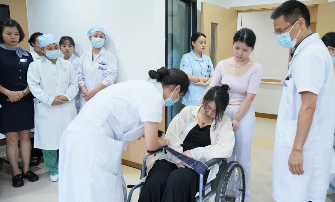 筑牢安全防线:四川结石病医院这场演练为患者安全“加码”(图4) 筑牢安全防线:四川结石病医院这场演练为患者安全“加码”(图4)